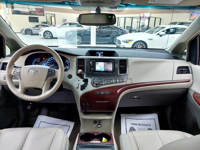Toyota Sienna 2014 price $16,995
