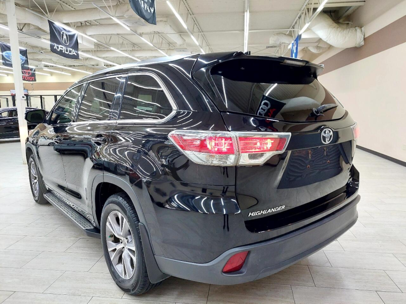 Toyota Highlander 2015 price $17,995
