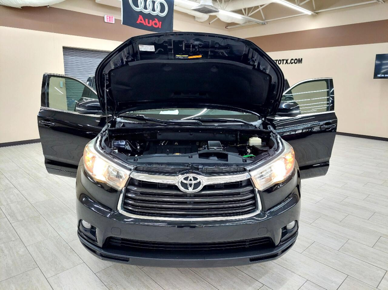 Toyota Highlander 2015 price $17,995