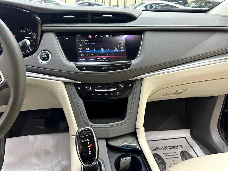 Cadillac XT5 2017 price $18,995
