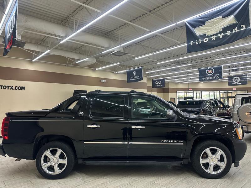 Chevrolet Avalanche 2013 price $10,995