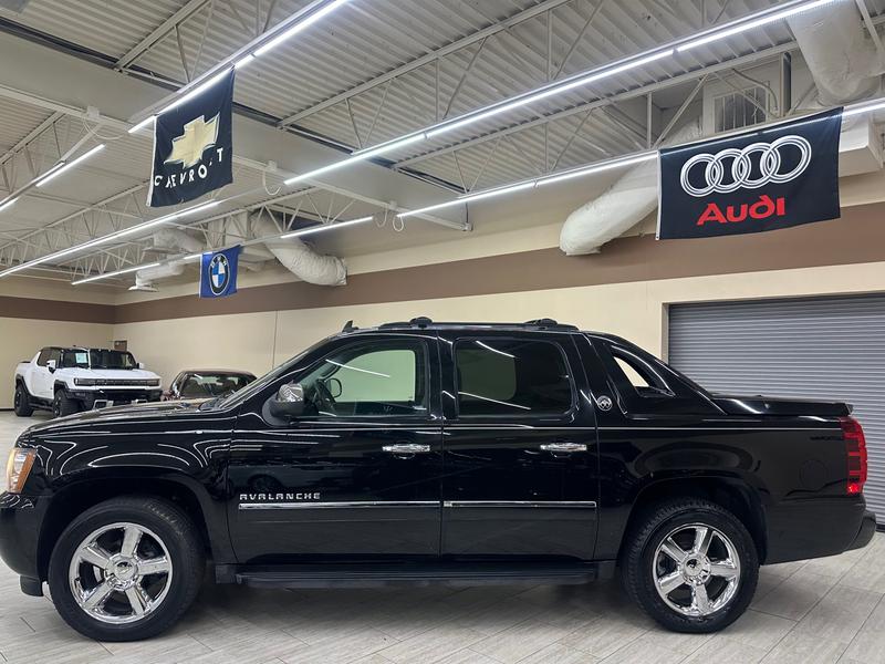 Chevrolet Avalanche 2013 price $10,995