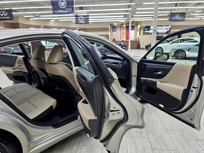 Lexus ES 300h 2021 price $33,795