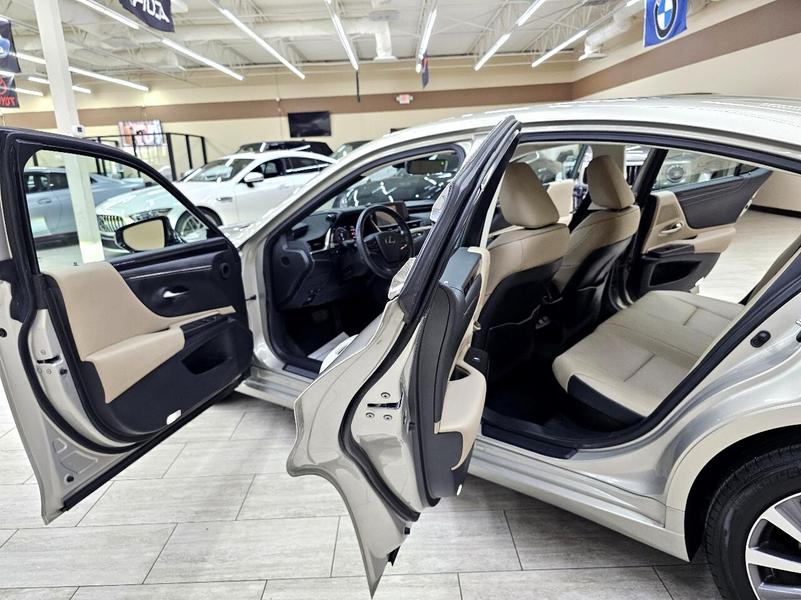 Lexus ES 300h 2021 price $33,495