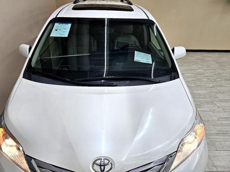Toyota Sienna 2015 price $17,495
