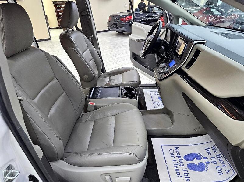Toyota Sienna 2015 price $17,495