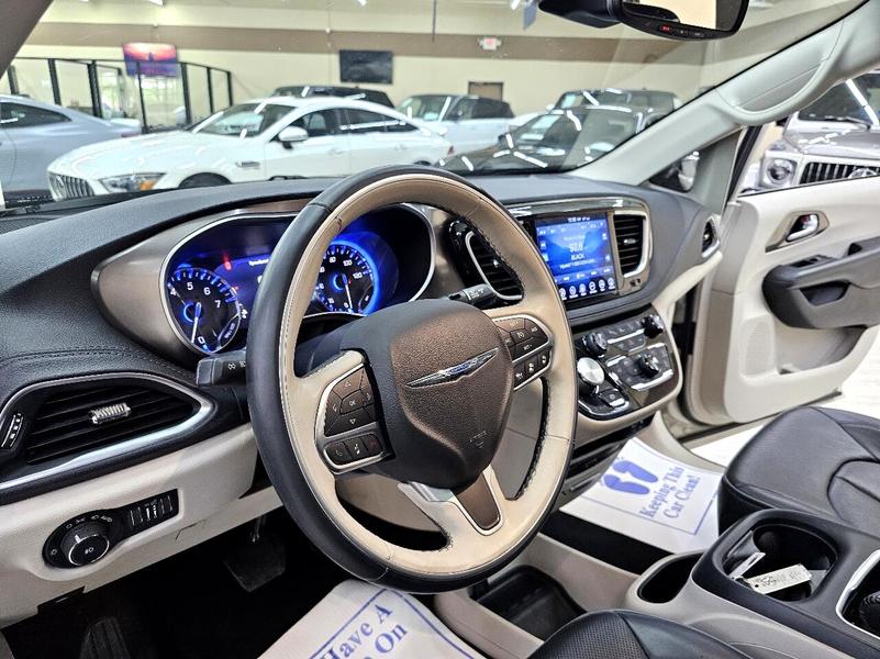 Chrysler Pacifica 2017 price $18,495