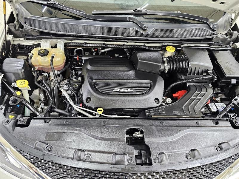 Chrysler Pacifica 2017 price $18,495