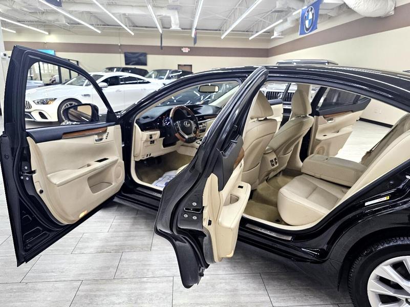 Lexus ES 300h 2013 price $12,995