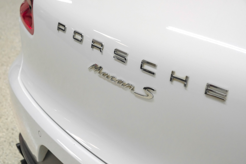 Porsche Macan 2018 price $27,990
