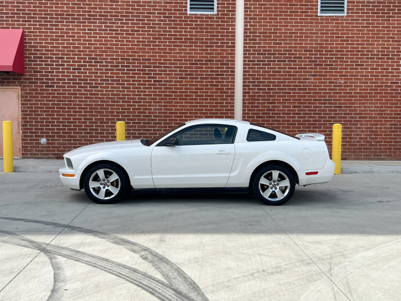 Ford Mustang 2006 price $5,990