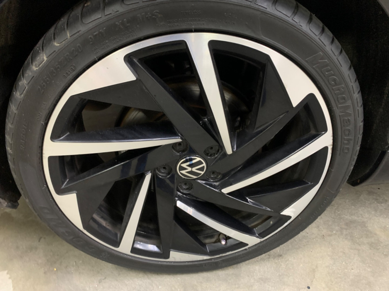 Volkswagen Arteon 2021 price $27,600