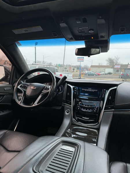 Cadillac Escalade 2019 price $46,999