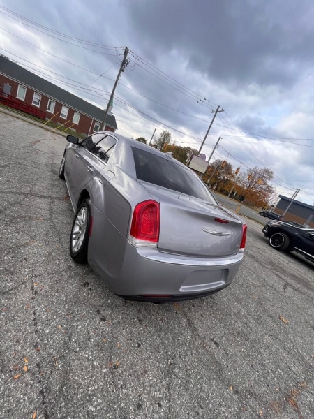 Chrysler 300 2016 price $11,499