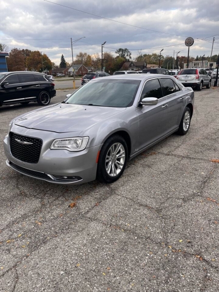 Chrysler 300 2016 price $11,499