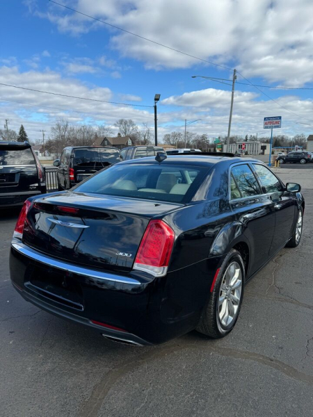 Chrysler 300 2019 price $16,500