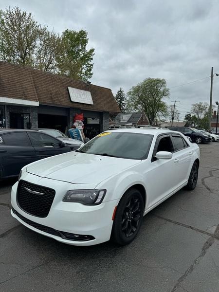 Chrysler 300 2019 price $14,999