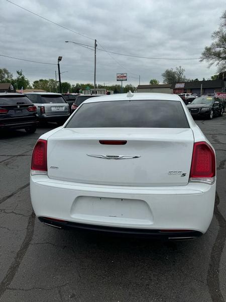 Chrysler 300 2019 price $14,999