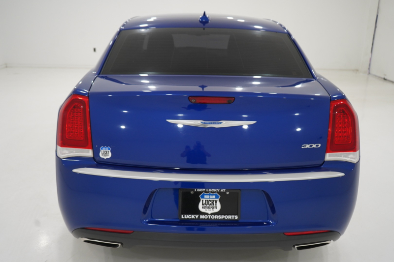 Chrysler 300-Series 2019 price $23,777