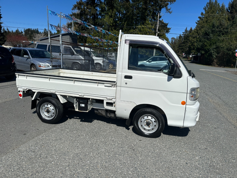 Daihatsu HiJet 2001 price $9,495