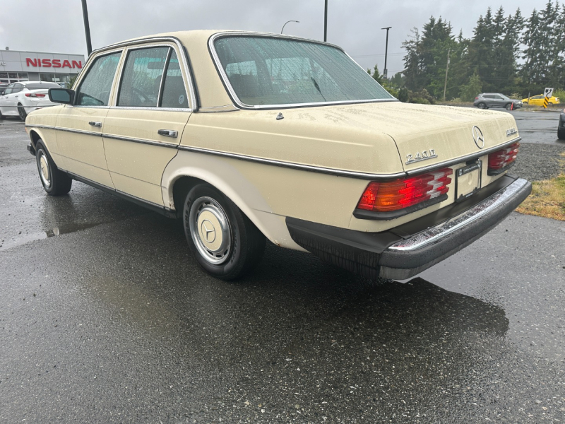 Mercedes-Benz W123 1983 price $3,995