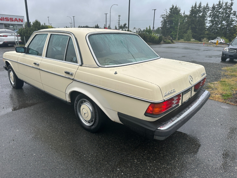 Mercedes-Benz W123 1983 price $3,995