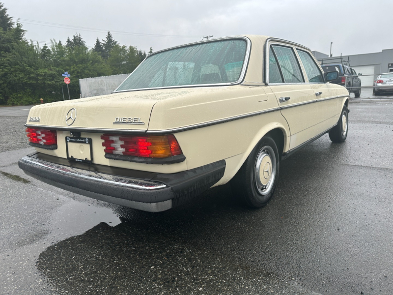 Mercedes-Benz W123 1983 price $3,995