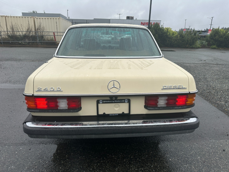 Mercedes-Benz W123 1983 price $3,995