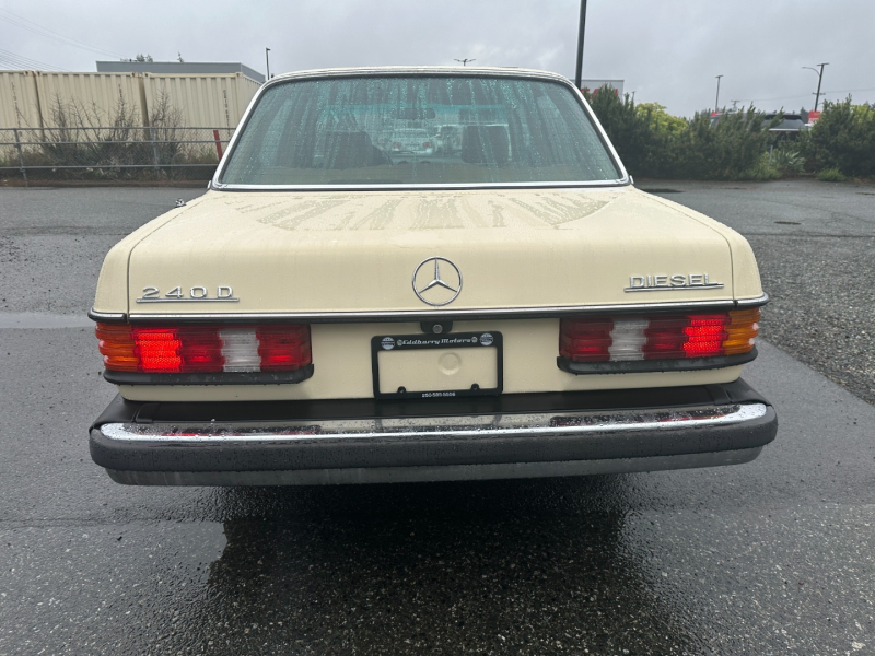 Mercedes-Benz W123 1983 price $3,995