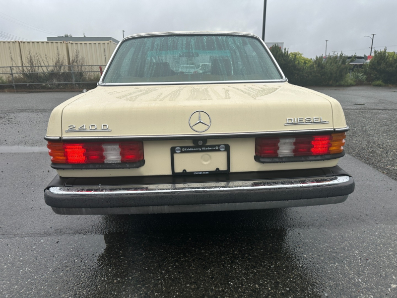 Mercedes-Benz W123 1983 price $3,995