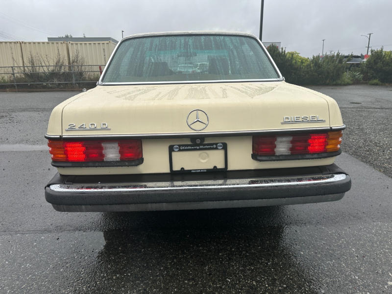 Mercedes-Benz W123 1983 price $3,995