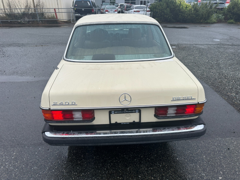 Mercedes-Benz W123 1983 price $3,995