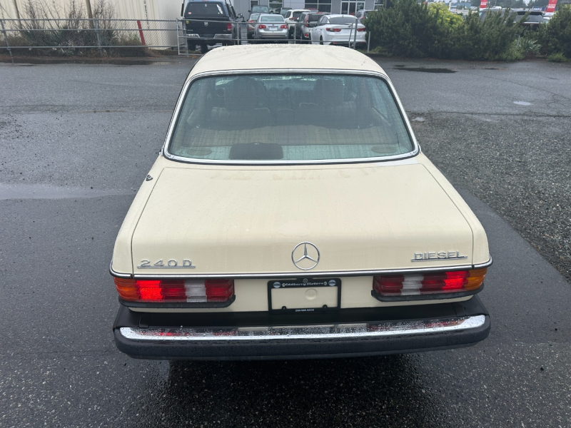 Mercedes-Benz W123 1983 price $3,995