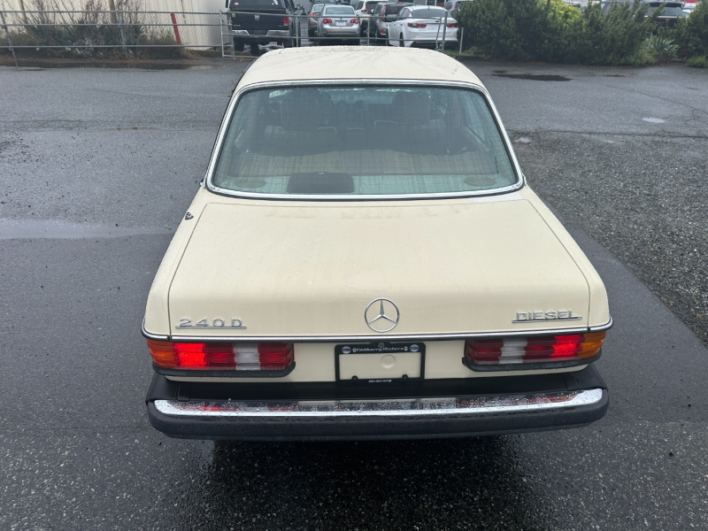 Mercedes-Benz W123 1983 price $3,995