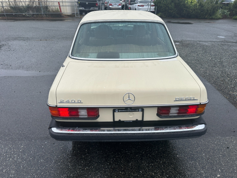 Mercedes-Benz W123 1983 price $3,995