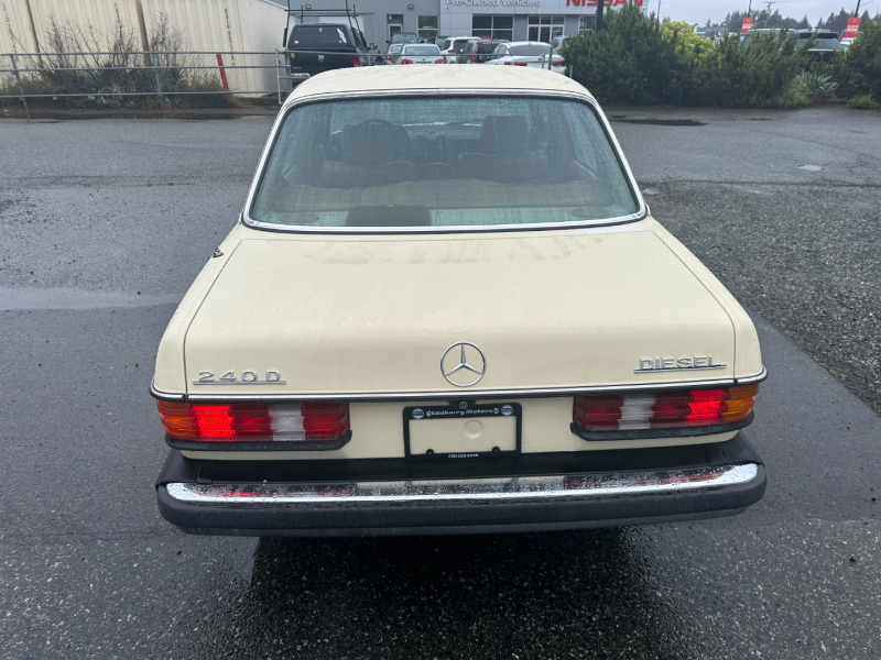 Mercedes-Benz W123 1983 price $3,995