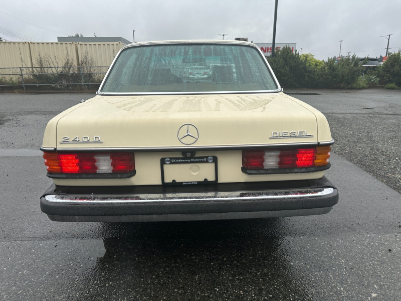 Mercedes-Benz W123 1983 price $3,995