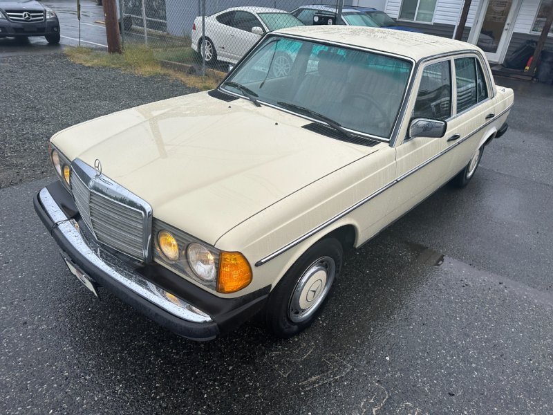 Mercedes-Benz W123 1983 price $3,995