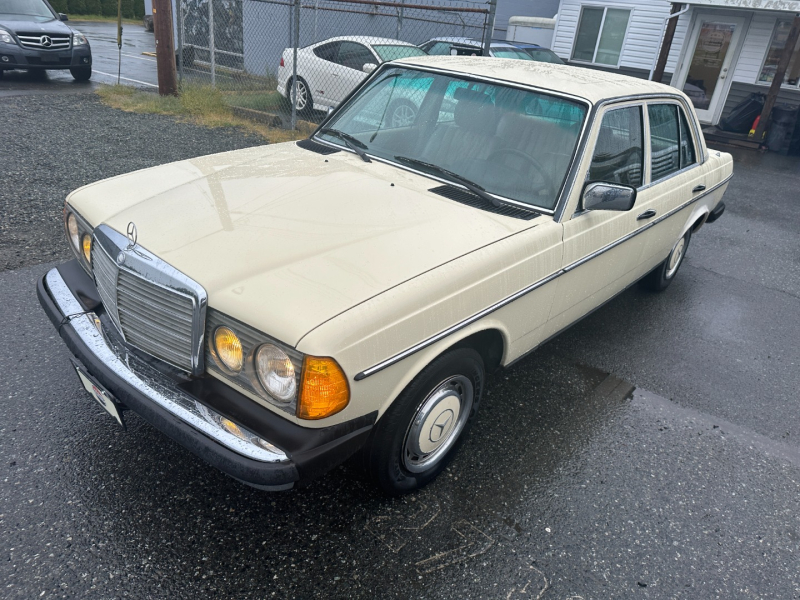 Mercedes-Benz W123 1983 price $3,995