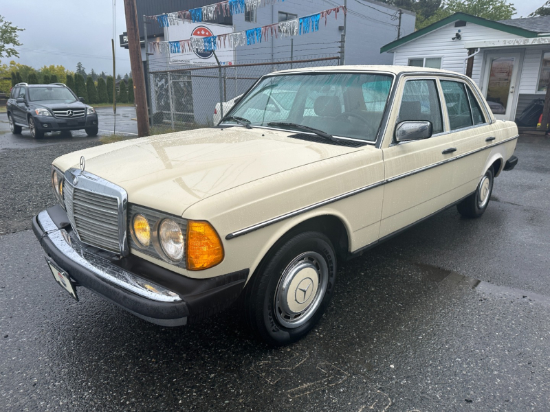 Mercedes-Benz W123 1983 price $3,995