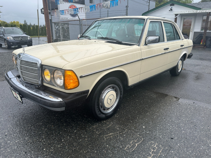 Mercedes-Benz W123 1983 price $3,995