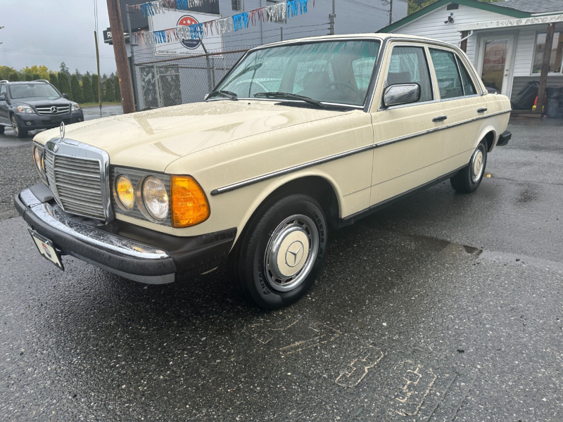 Mercedes-Benz W123 1983 price $3,995