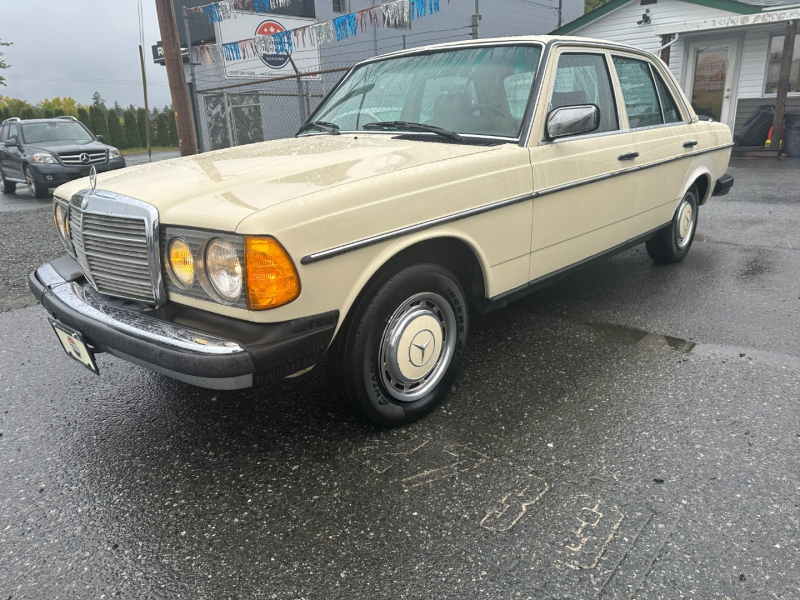 Mercedes-Benz W123 1983 price $3,995