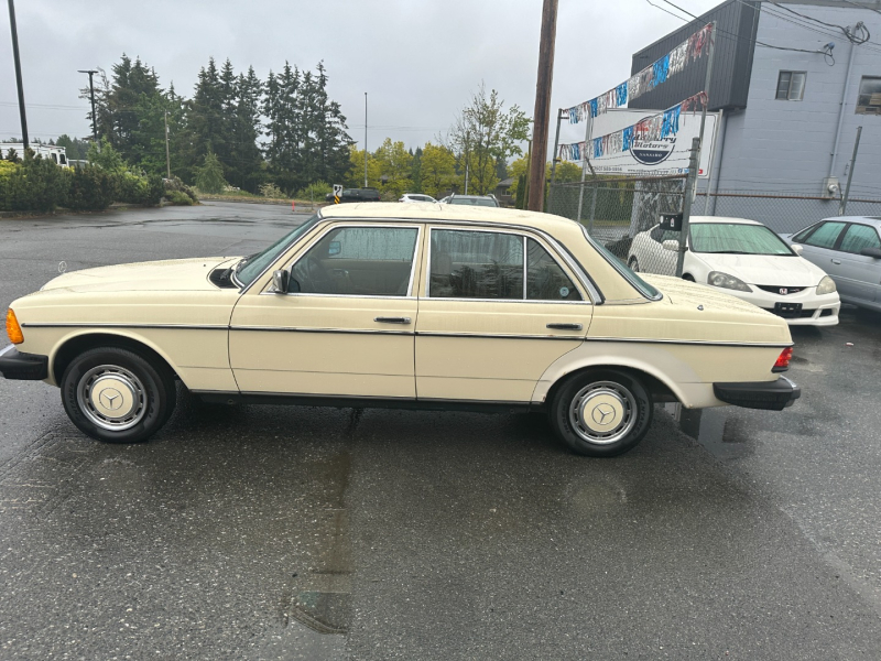 Mercedes-Benz W123 1983 price $3,995