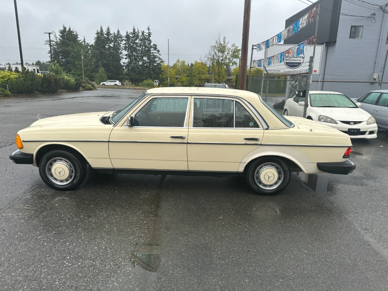 Mercedes-Benz W123 1983 price $3,995