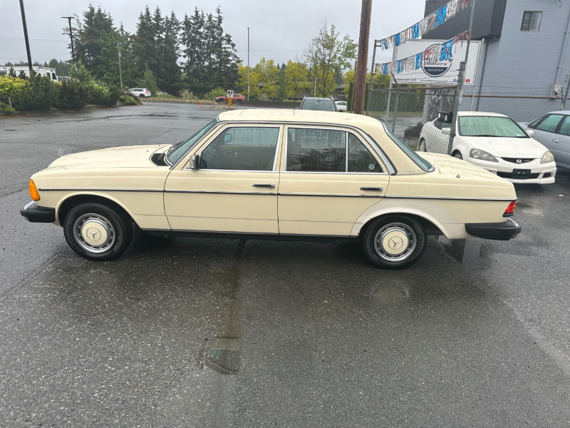 Mercedes-Benz W123 1983 price $3,995