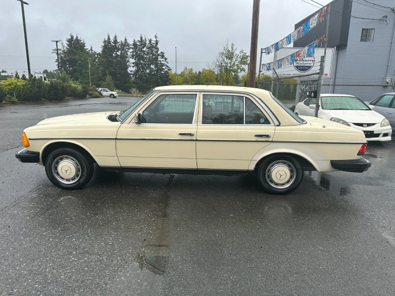 Mercedes-Benz W123 1983 price $3,995