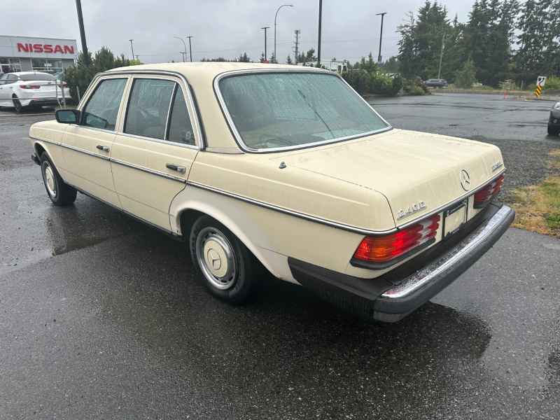 Mercedes-Benz W123 1983 price $3,995