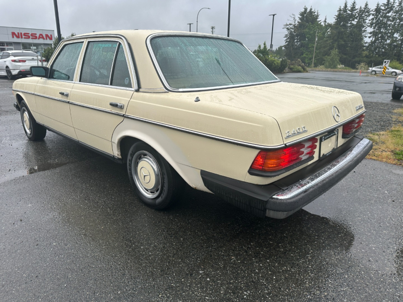 Mercedes-Benz W123 1983 price $3,995