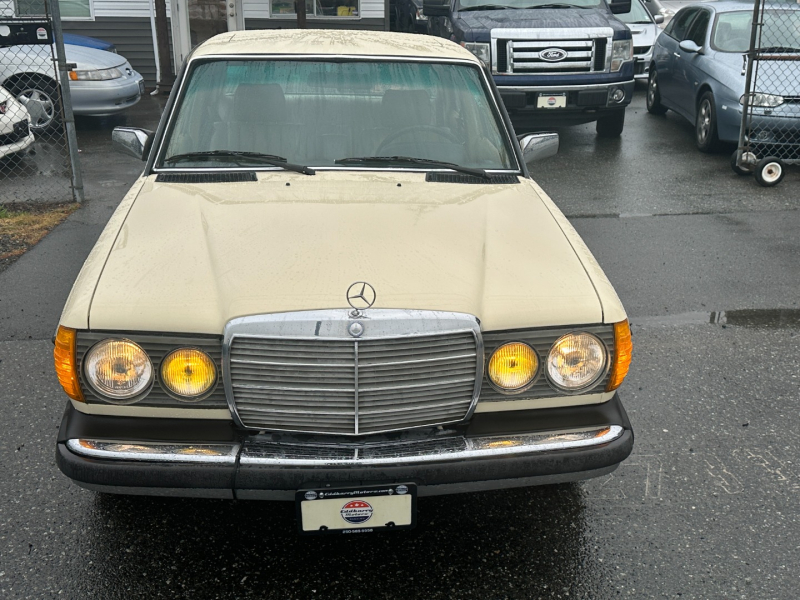 Mercedes-Benz W123 1983 price $3,995